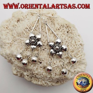 Boucles d'oreilles en argent avec fleur à 5 pétales et trois cloches suspendues