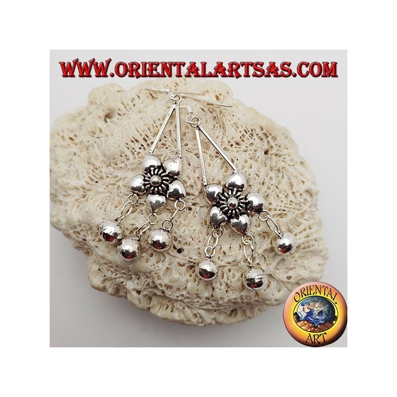 Boucles d'oreilles en argent avec fleur à 5 pétales et trois cloches suspendues