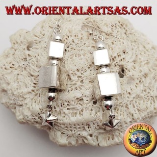 Boucles d'oreilles en argent avec parallélépipèdes et sphères alternées avec étoile suspendue finale