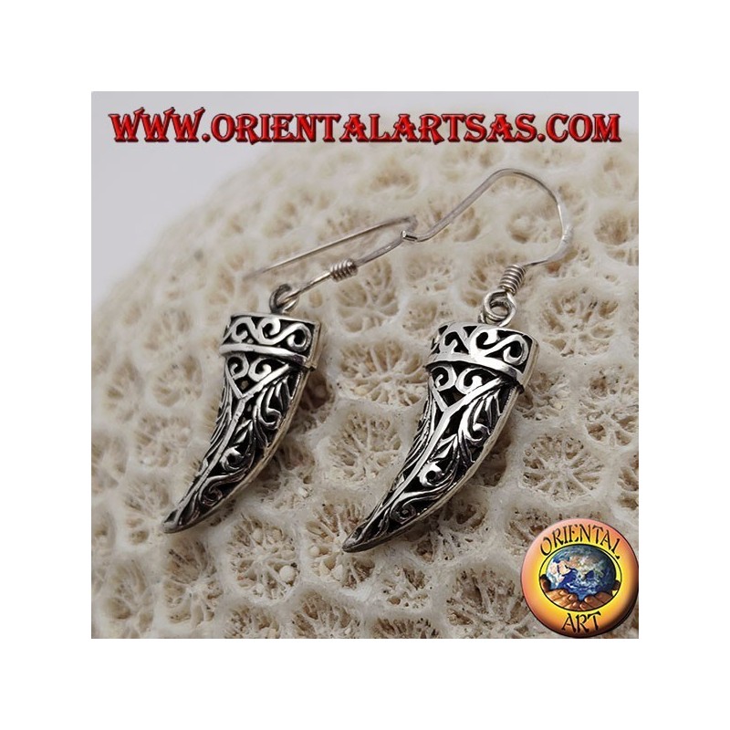 Orecchini in argento pendenti a forma di corno portafortuna traforato con decorazioni floreali
