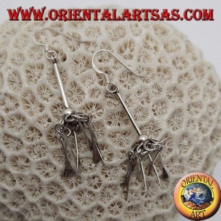 Aretes de plata con placas colgantes