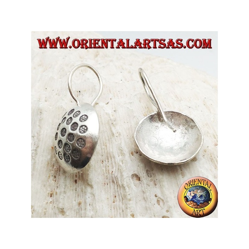Boucles d'oreilles en argent, cercle arrondi avec disques martelés en bas-relief