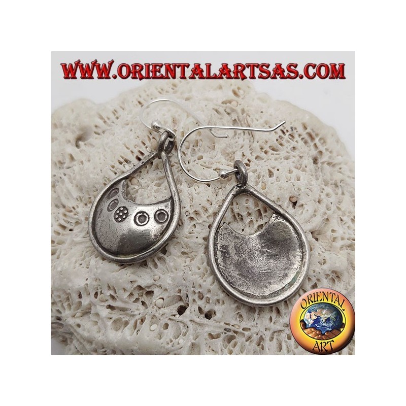 Boucles d'oreilles en argent avec gravures en bas-relief