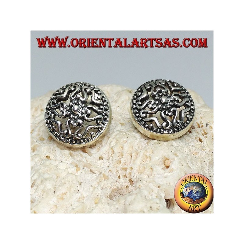 Boucles d'oreilles lobe rond en argent avec décorations ethniques perforées