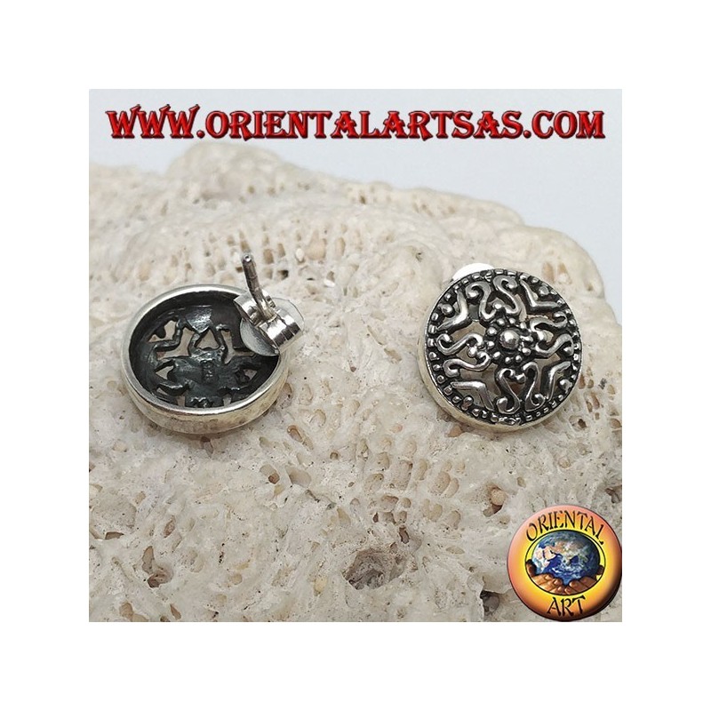 Boucles d'oreilles lobe rond en argent avec décorations ethniques perforées