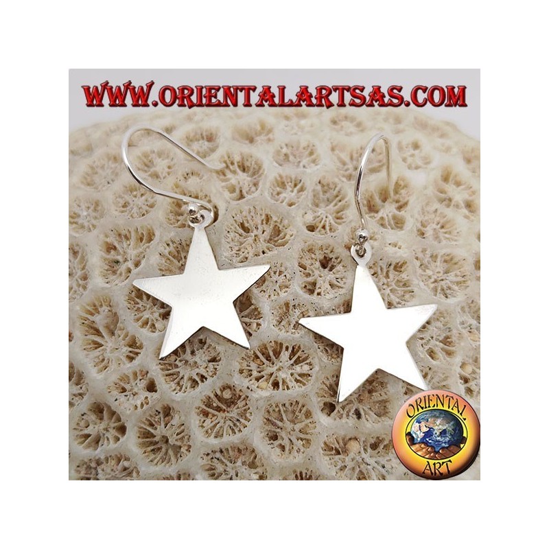 Boucles d'oreilles en argent avec petite étoile plate lisse