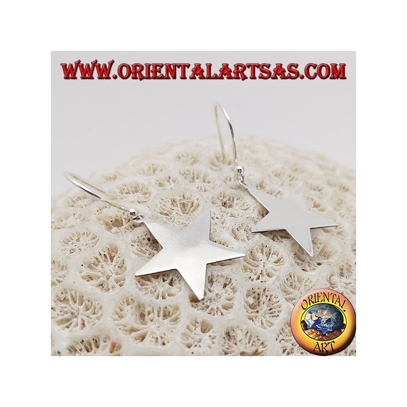 Boucles d'oreilles en argent avec petite étoile plate lisse