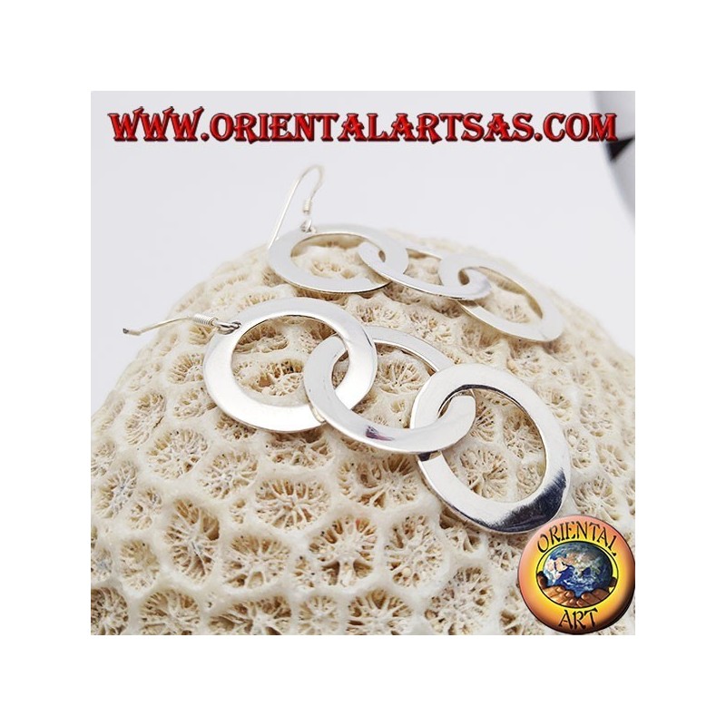 Silberne Ohrringe mit drei glatten und flach geketteten Anhängern