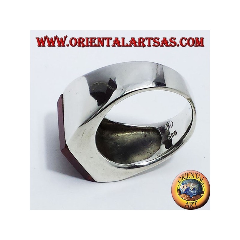 Anillo de plata lisa con cornalina cuadrada superpuesta