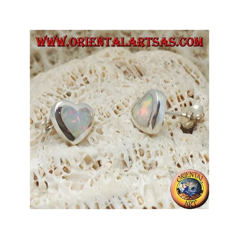 Boucles d'oreilles lobe en argent avec opale blanche en forme de coeur et monture lisse
