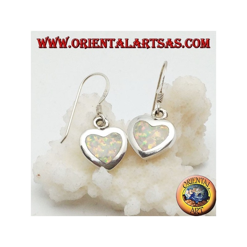 Pendientes de plata con ópalo blanco en forma de corazón y montura lisa.