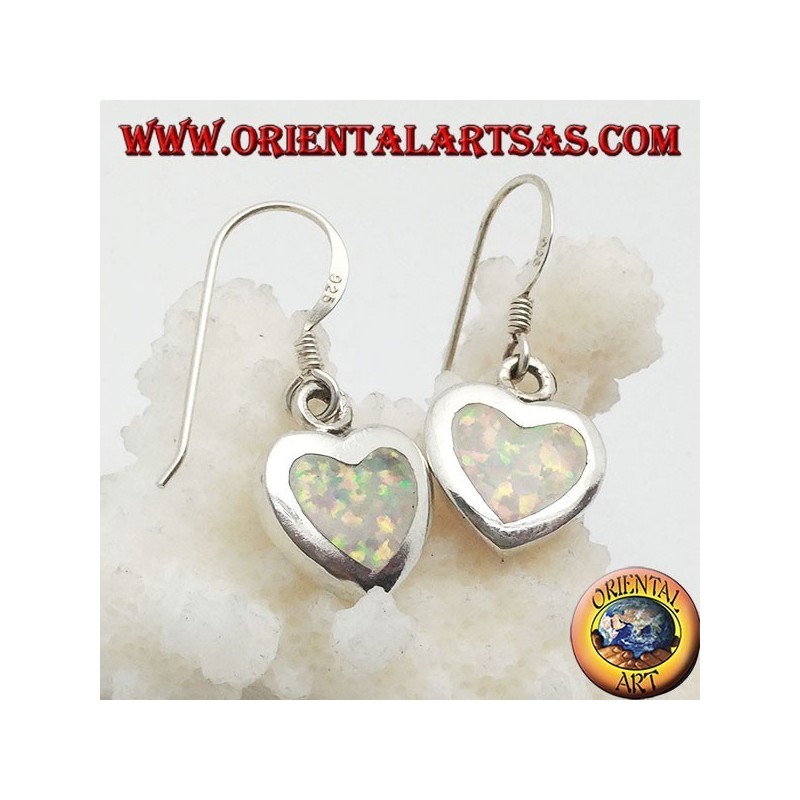 Boucles d'oreilles en argent avec opale blanche en forme de coeur et monture lisse