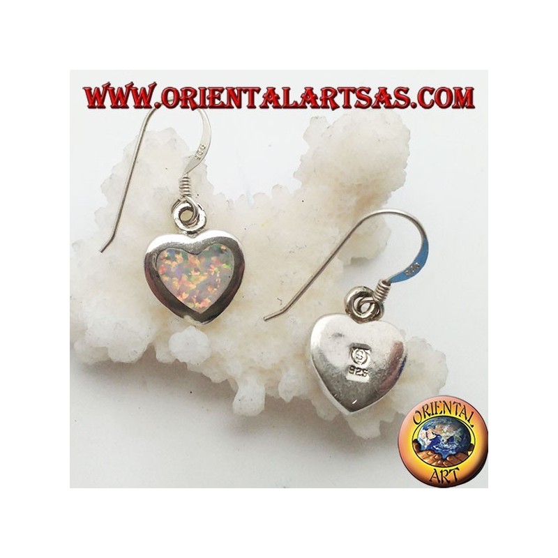 Boucles d'oreilles en argent avec opale blanche en forme de coeur et monture lisse