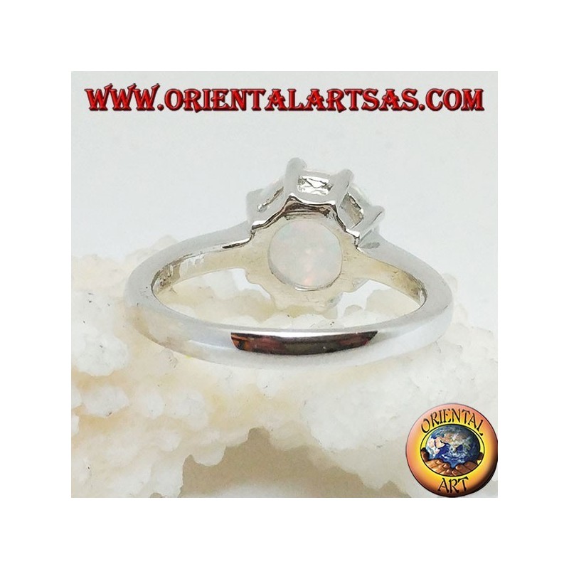 Bague en argent avec opale blanche à sertissage multiple
