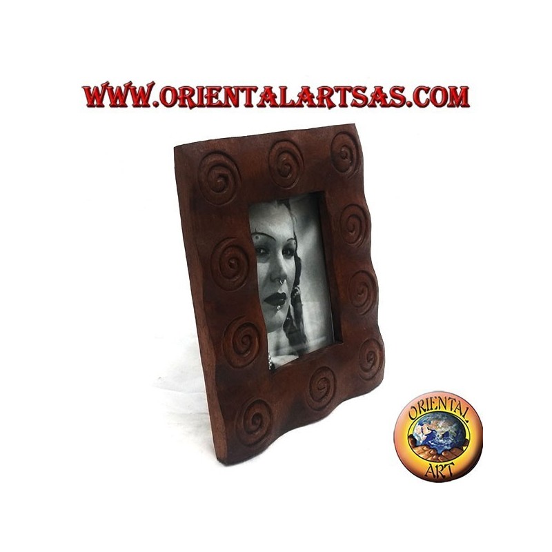 Photo frame with spirals engraved in pine wood 25x20 cm