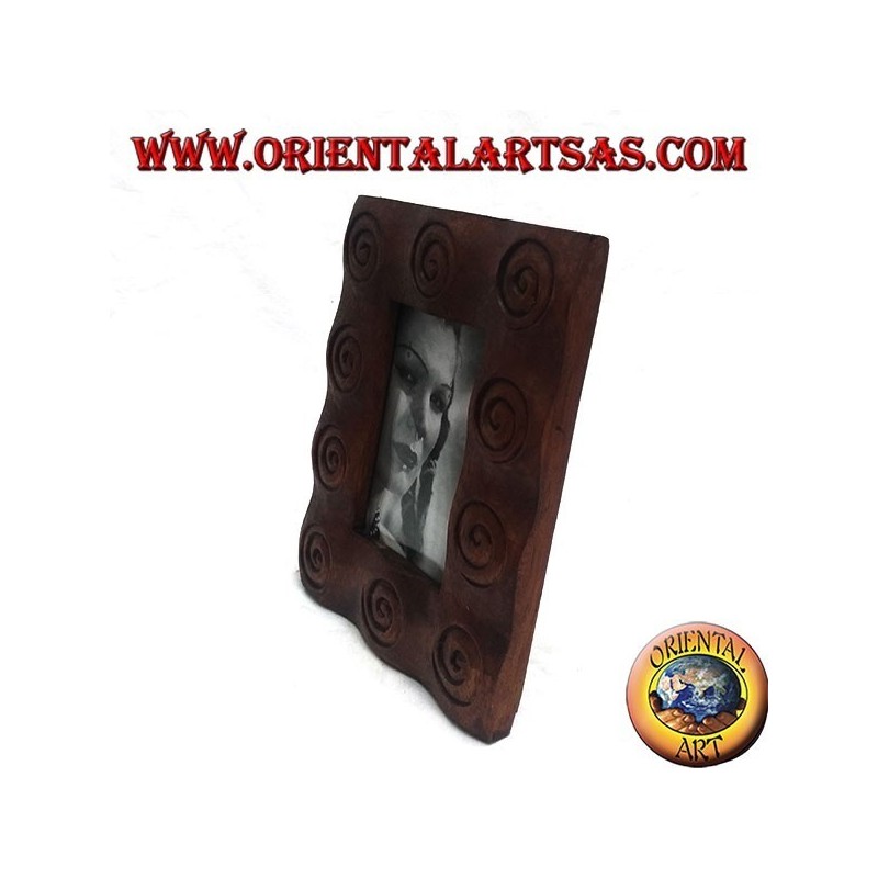 Photo frame with spirals engraved in pine wood 25x20 cm