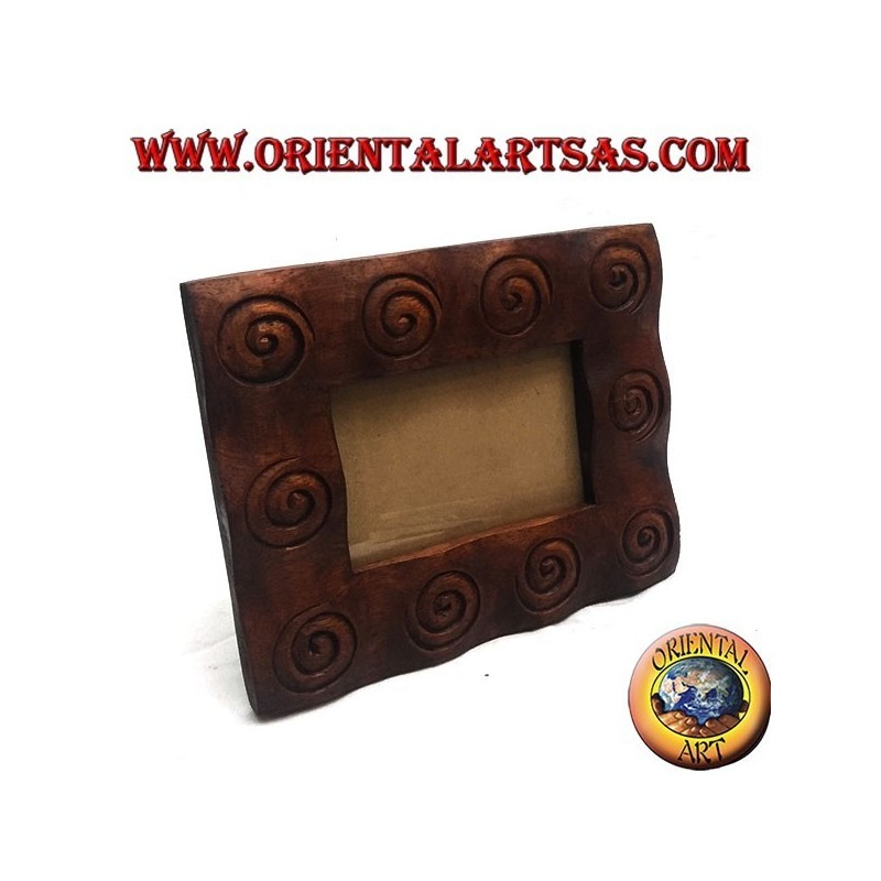 Photo frame with spirals engraved in pine wood 25x20 cm