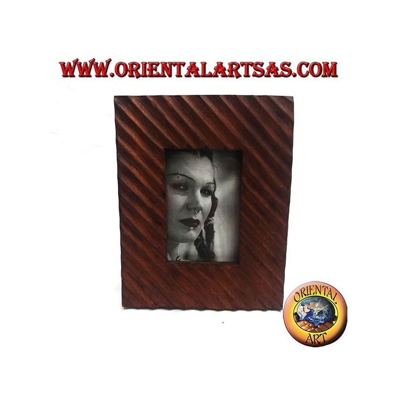 Photo frame with oblique lines engraved in pine wood 25x20 cm
