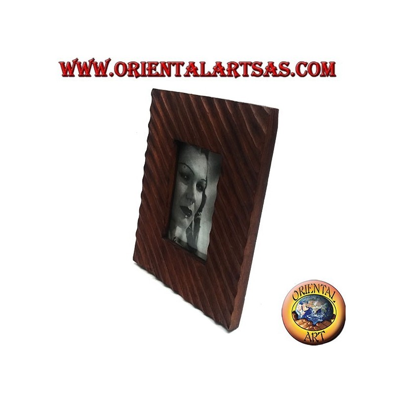 Photo frame with oblique lines engraved in pine wood 25x20 cm
