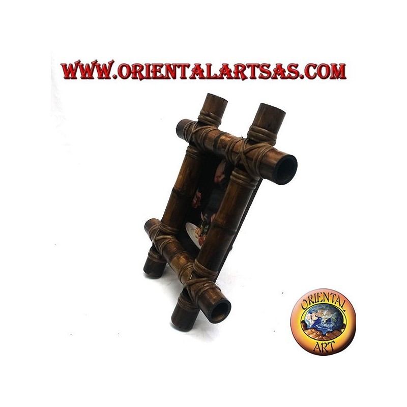 Marco de fotos en madera de teca y con inserción de cuatro cañas de bambú de 28x23 cm.