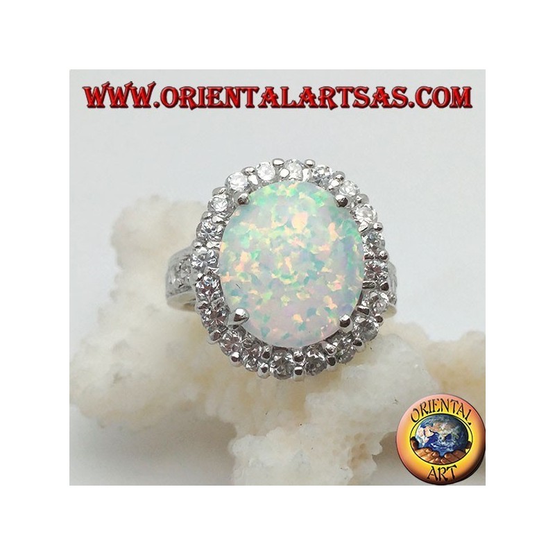 Anello in argento con opale arlecchino ovale incastonato con zirconi intorno e sui lati