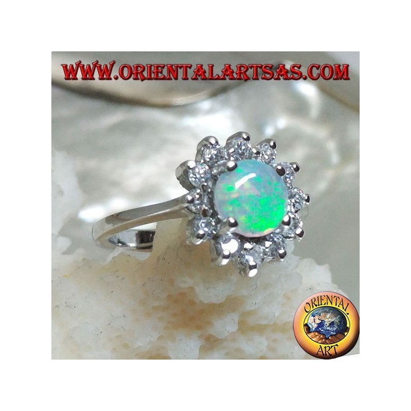 Bague en argent avec opale arlequin ronde sertie de quatre entourée de zircone cubique