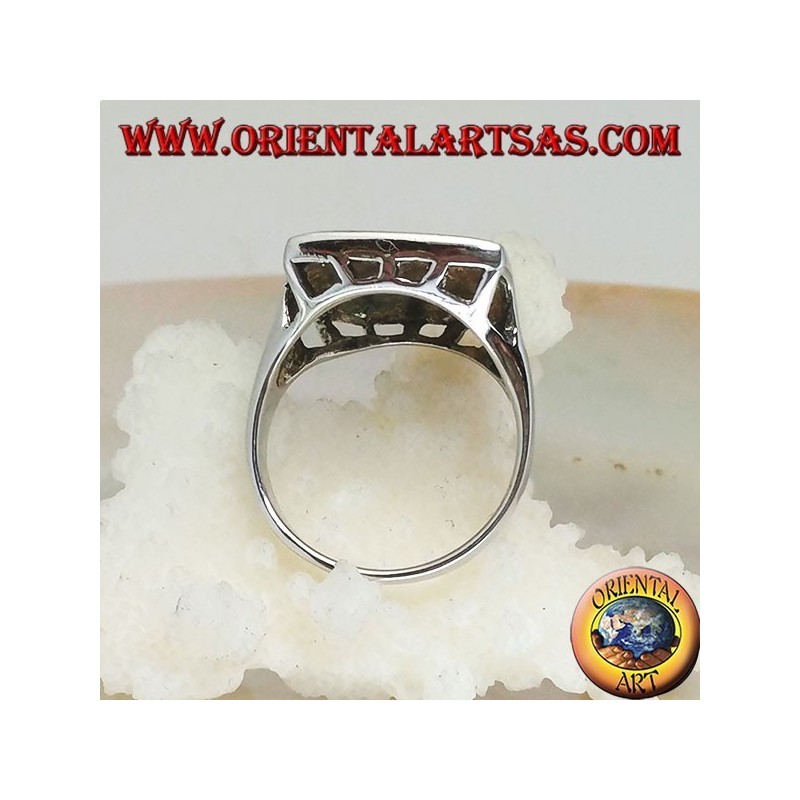 Bague en argent avec grande opale arlequin carré ajourée aux coins