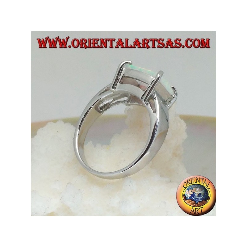 Anello in argento con opale arlecchino rettangolare orizzontale incastonato a quattro
