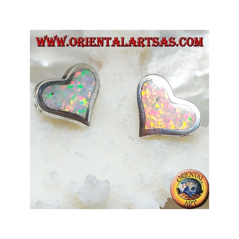 Boucles d'oreilles lobe en argent avec large opale blanche en forme de coeur et monture lisse
