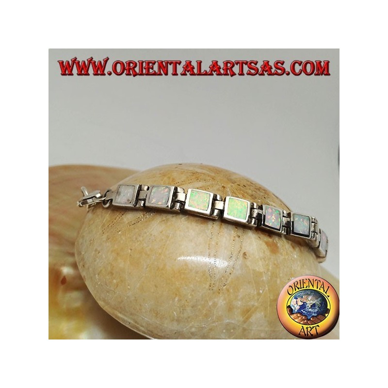 Bracelet montre en argent avec dix-huit opales arlequin carrées