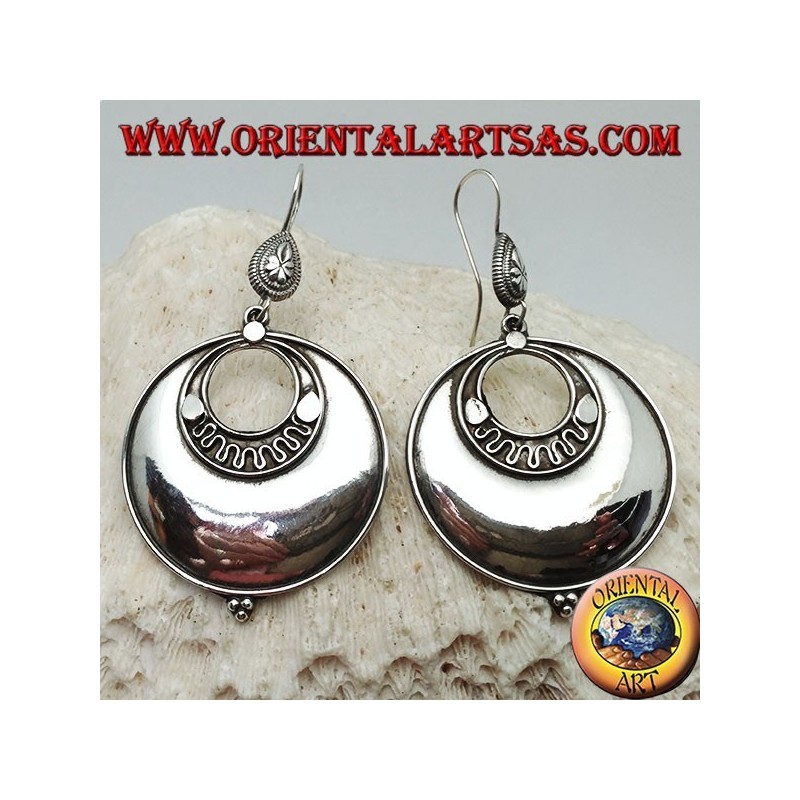 Grandes boucles d'oreilles rondes en argent avec disques concentriques et trois boules en dessous