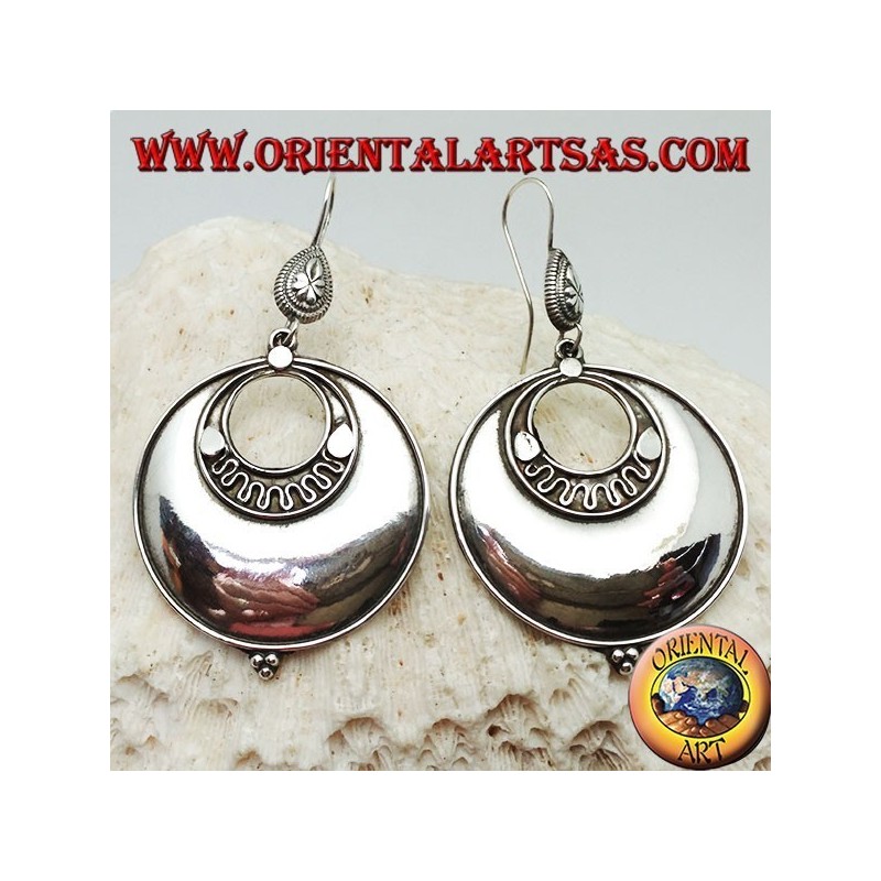 Grandes boucles d'oreilles rondes en argent avec disques concentriques et trois boules en dessous