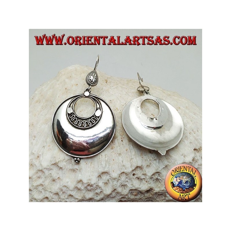 Grandes boucles d'oreilles rondes en argent avec disques concentriques et trois boules en dessous