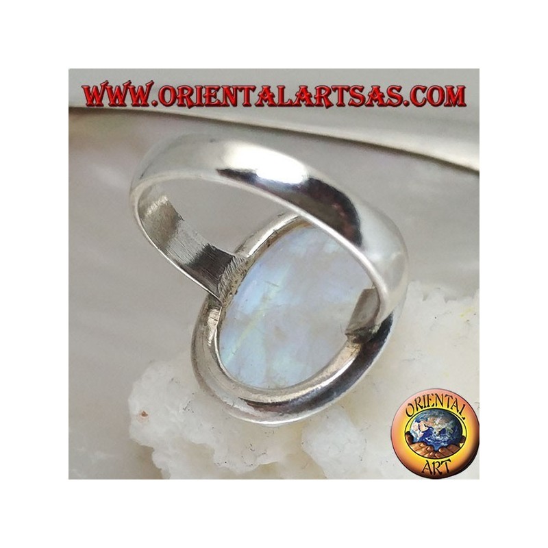Bague en argent avec cabochon ovale en pierre de lune arc-en-ciel sur cadre simple avec bordure