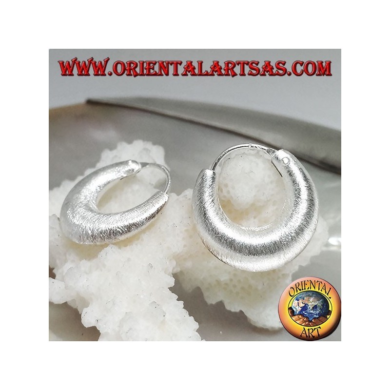 Silver earrings with a rounded crescent-shaped circle with 18 mm satin finish.
