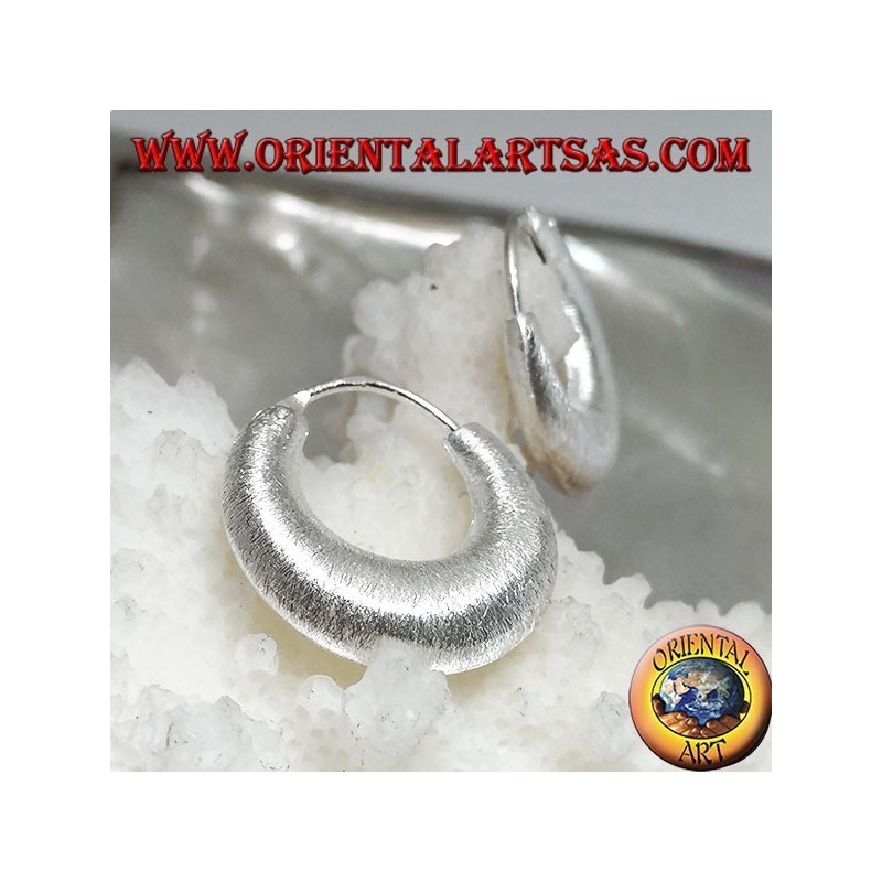 Silver earrings with a rounded crescent-shaped circle with 18 mm satin finish.