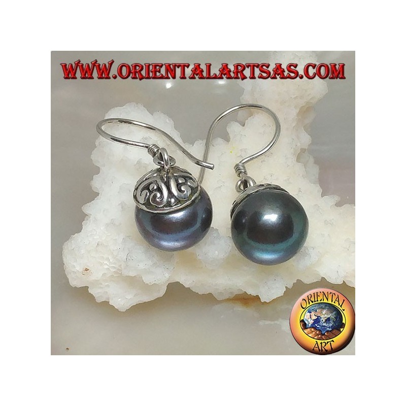 Pendientes de plata con perla gris de agua dulce y decoración étnica.