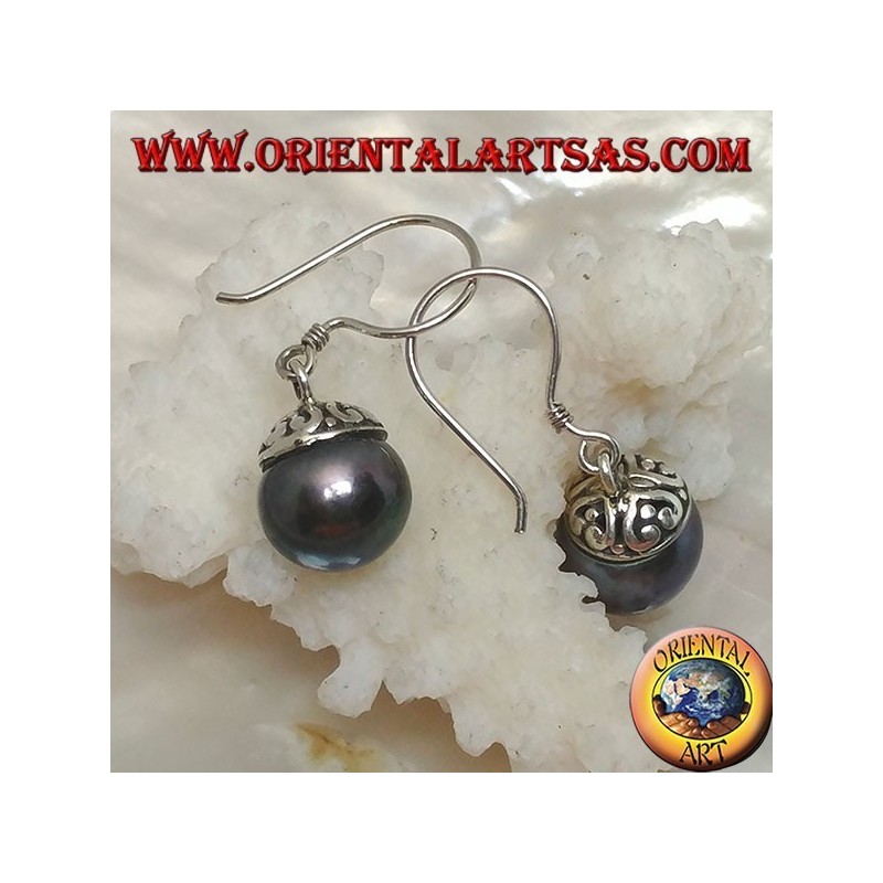 Pendientes de plata con perla gris de agua dulce y decoración étnica.