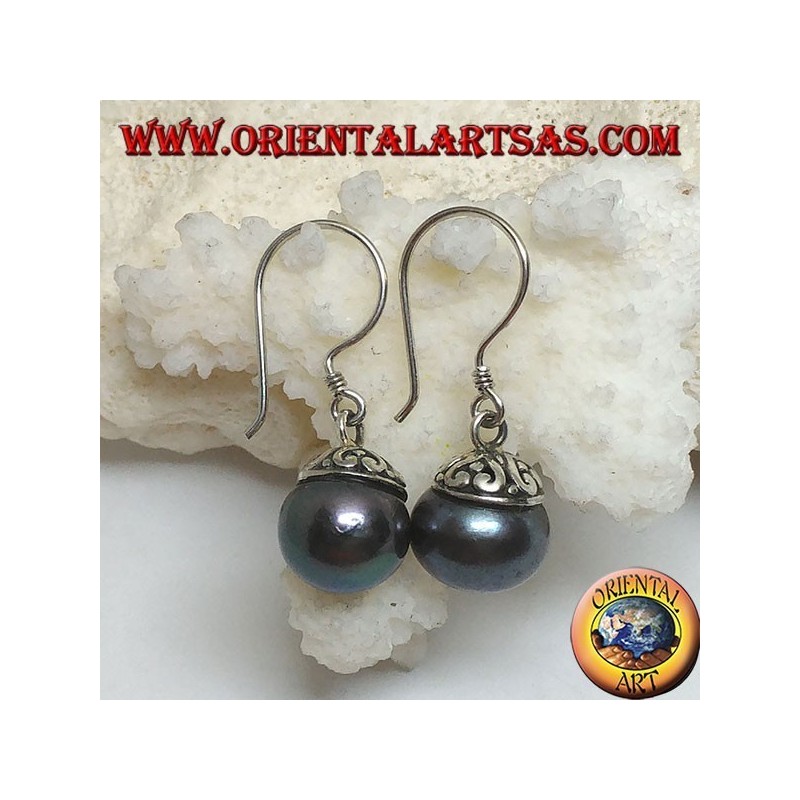 Orecchini in argento pendenti con perla d'acqua dolce grigia e decorazione etnica