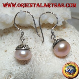 Pendientes de plata con perla rosa de agua dulce y decoración étnica.