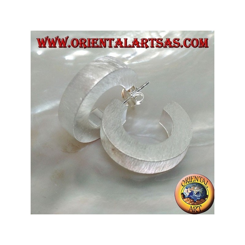 Boucles d'oreilles en argent à large cercle carré avec finition satinée et fermoir papillon 20 mm