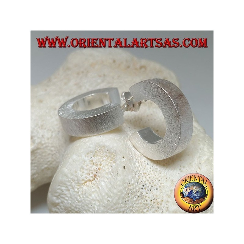 Wide squared circle silver earrings with satin finish and 20 mm butterfly clasp