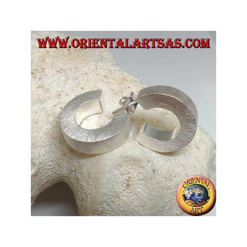 Wide squared circle silver earrings with satin finish and 20 mm butterfly clasp