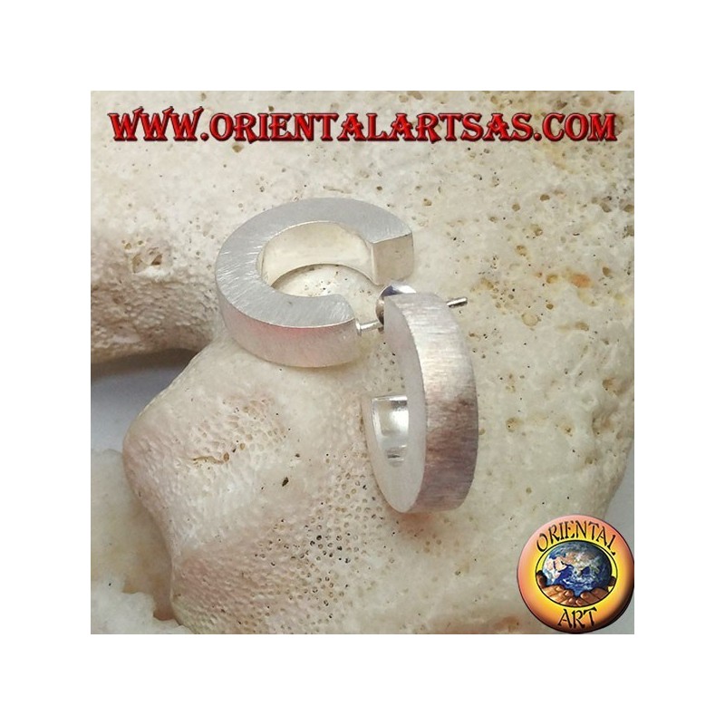 Silberne Ohrringe mit breitem Quadrat und satiniertem Finish und 20 mm Schmetterlingsverschluss