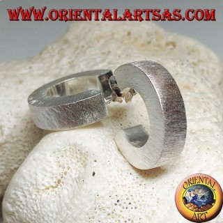 Silberne Ohrringe mit breitem Quadrat und satiniertem Finish und 20 mm Schmetterlingsverschluss