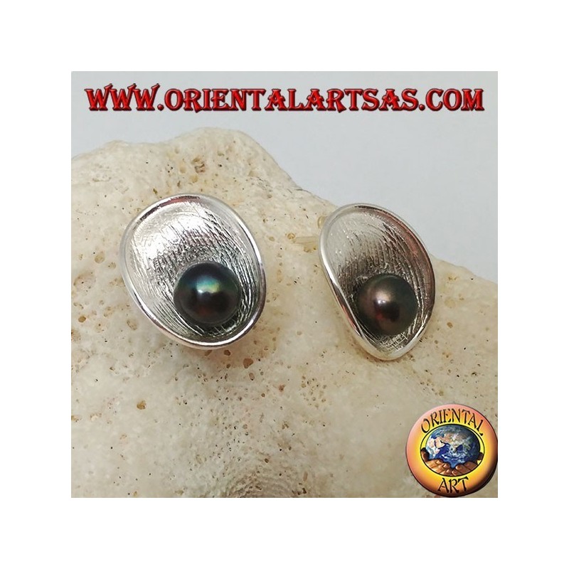 Boucles d'oreilles lobe en argent avec coquille de mère en satin à l'intérieur et perle d'eau douce grise