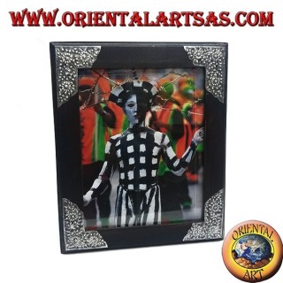 Mango wood photo frame with four silver-colored inserts with floral decoration of 31 x 26 cm