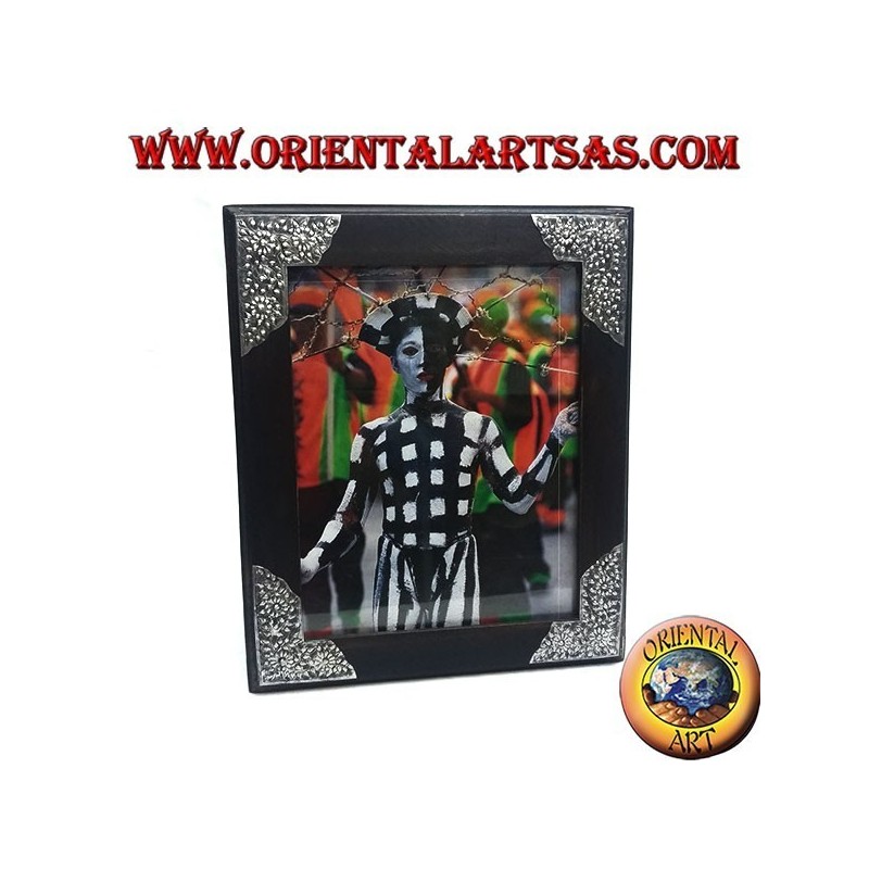 Cornice portafoto in legno di mango con quattro inserti di argentone a decorazione floreale da 31 x 26 cm