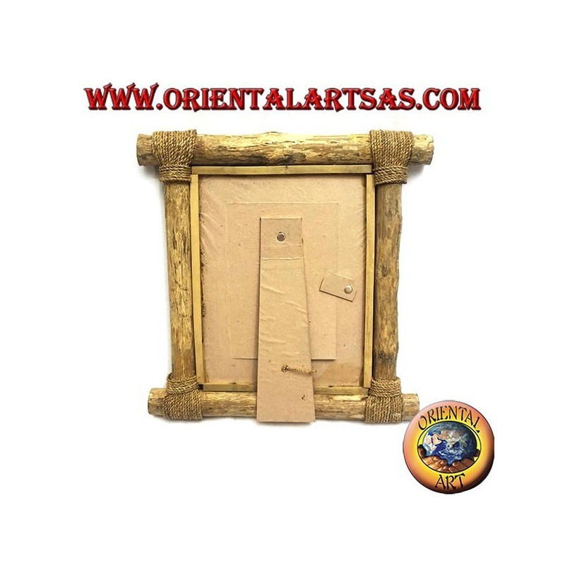 Vertical photo frame in coffee wood and decorations in bark and natural elements of 28 x 28 cm