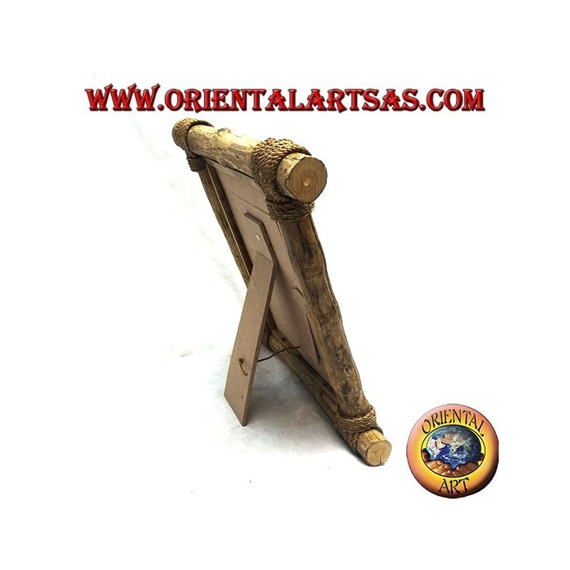 Vertical photo frame in coffee wood and decorations in bark and natural elements of 28 x 28 cm